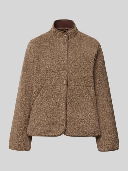 Produktfoto, Jacke aus Teddyfell Modell 'VERA' von JJXX in braun, Teddybont, Recht pasvorm, Opstaande kraag, zij-steekzakken, drukknoopsluiting, ruglengte maat S: 65 cm, schouderbreedte: 42 cm, borstwijdte: 56 cm, mouwlengte: 60 cm