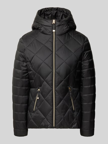 Produktfoto, Jacke mit Kapuze und Reißverschlusstaschen von Christian Berg Woman Selection in Schwarz mit Steppmuster und seitlichen Reißverschlusstaschen, gerader Schnitt, Reißverschluss, glatte Struktur