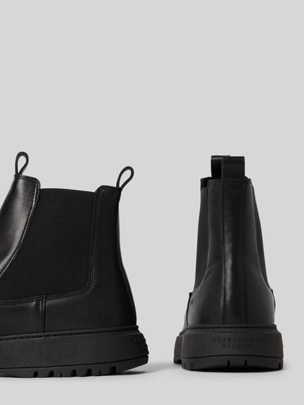 Produktfoto, Chelsea Boots aus Leder-Mix von Copenhagen, schwarz, abgerundete Passform, Zugschlaufen, profilierte Sohle, strukturierte Leder-Textur