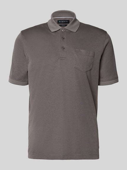 Produktfoto, Regular Fit Poloshirt mit Brusttasche und Label-Stitching von bugatti in Grau, Polokragen, Knopfleiste, glatte Textur