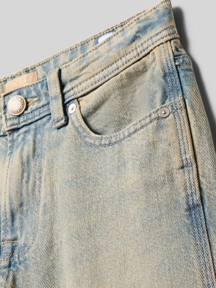 Produktfoto, Baggy Fit Jeans im Used-Look Modell 'ALEX' von Jack & Jones, Baumwoll-Viskose-Mix, helle Waschung, sichtbare Eingrifftaschen, strukturierte Denim-Oberfläche