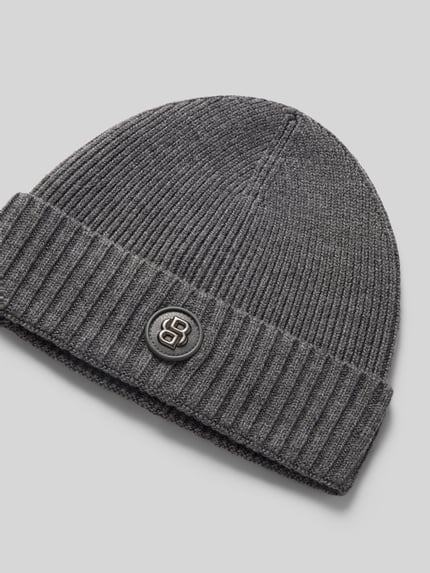 Produktfoto, Beanie mit Logo-Detail von BOSS BLACK aus grauem Rippstrick mit strukturierter, matter Optik und Umschlag, unifarben