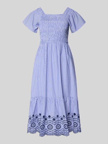 Produktfoto, Midikleid mit Smok-Details Modell 'INZI' von B.Young aus Baumwoll-Mix, taillierter Schnitt, Karree-Ausschnitt, blau-weiß gestreift, Stickerei am Saum, Rückenlänge 109 cm, Brustweite 36 cm, Ärmellänge 21 cm.