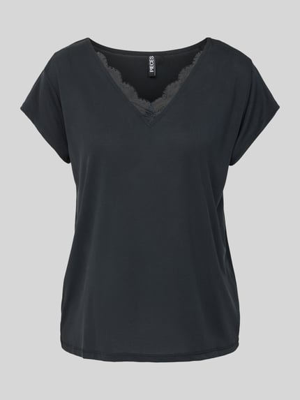 PIECES Regular Fit T-Shirt mit V-Ausschnitt Modell 'KAMALA' Black 2