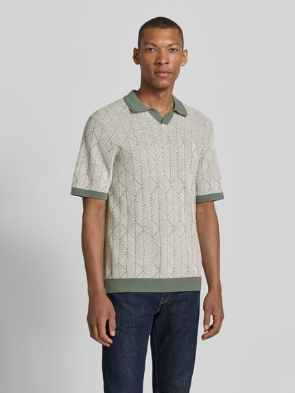 Mannenmodel draagt Slim Fit poloshirt in tricotlook model 'Blake' van Jack & Jones Premium, puur katoen, kortel mouw, vooraanzicht, ruglengte maat M: 72 cm.