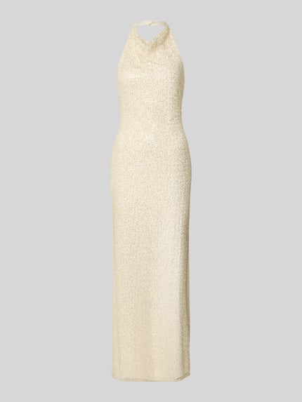 Produktfoto, figurbetontes Maxikleid Modell 'Miranda' von Forever New in Beige mit Paillettenbesatz, gehschlitzter Rückseite und Neckholder.