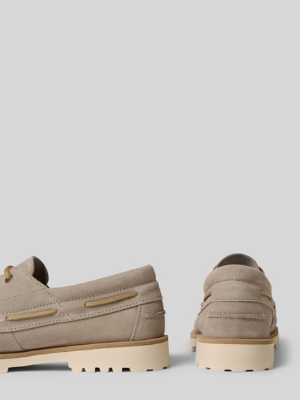 Produktfoto, Schnürschuhe aus Veloursleder Modell 'LEVI 1B' von Marc O'Polo, Optik: Unifarben, abgerundete Schuhspitze, Blockabsatz, profilierte Sohle, echtes Leder, beige Textur