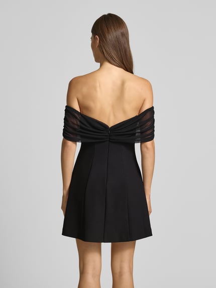 Forever New Sukienka koktajlowa z dekoltem carmen model ‘Josie’ Czarny 5