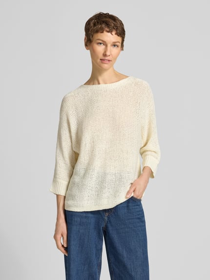 Frauenmodel trägt Strickpullover mit 3/4-Arm Modell 'Tapper' von FREE/QUENT in Creme, locker gestrickt, Regular Fit, Nahaufnahme Oberkörper.