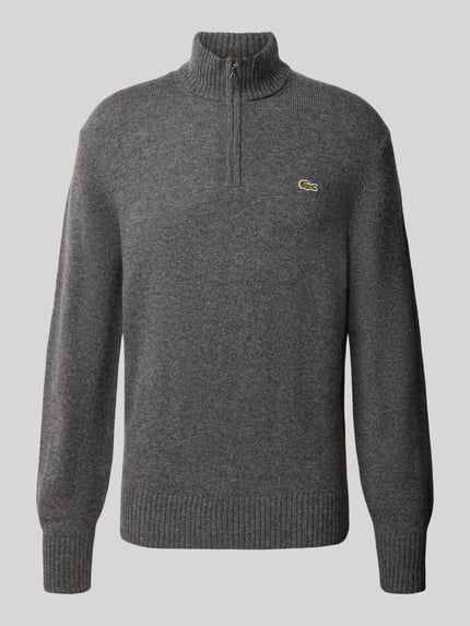 Produktfoto, Troyer aus Wolle mit Logo-Patch von LACOSTE, unifarbenes Strickmaterial in Grau, Reißverschluss, gerippte Abschlüsse