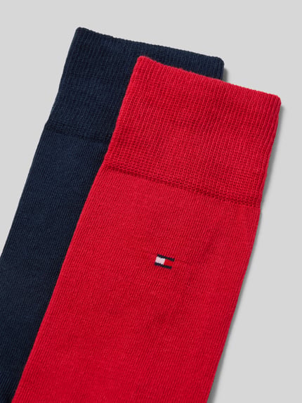 Produktfoto, Socken im 2er-Pack von Tommy Hilfiger aus Baumwoll-Mix mit elastischem Bund, hoher Sitz, kleine Logo-Stickerei, rot und blau
