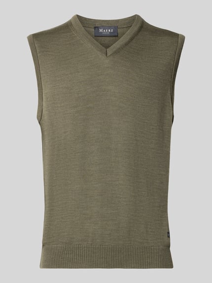 Produktfoto, Regular Fit Strickpullover aus reiner Schurwolle mit V-Ausschnitt von MAERZ Muenchen, oliwkowy, drobna dzianina, bez rękawów, długość tyłu 68 cm w rozmiarze 50, krój regular fit, czysta żywa wełna