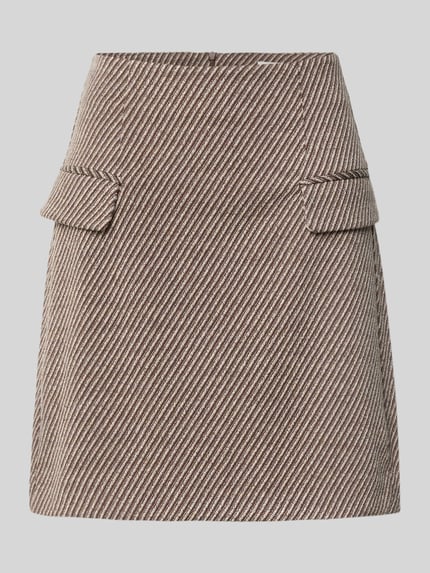 Produktfoto, spódnica mini z elastycznej mieszanki materiałów z dodatkiem wiskozy Model 'Kate' od ICHI, Linia a, Kieszenie z patką, fakturowany wzór, Szerokość w rozmiarze S: 38 cm, całkowita długość w rozmiarze S: 49 cm