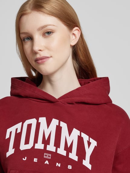 Tommy Jeans Cropped Hoodie mit Label-Print Modell 'VARSITY' Bordeaux 3