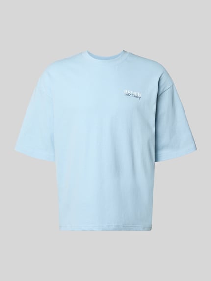 T-Shirt mit Label-Detail Shop The Look MANNEQUINE