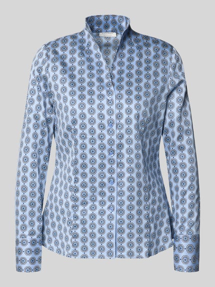 Produktfoto, Slim Fit Bluse im Allover-Look mit Stehkragen von ETERNA, blau-weiß gemustert, Knopfleiste, Rückenlänge 68 cm, Ärmellänge 61 cm, Größe 36