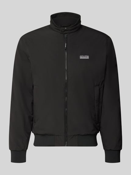 Productfoto, zwarte Bomberjacke met Logo Modell 'BROOKLYN' van JACK & JONES, regular fit, opstaande kraag, rits, glad oppervlak, herenjack