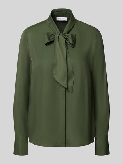 Produktfoto, Regular Fit Schluppenbluse aus Viskose von MORE & MORE in Olivgrün, verdeckte Knopfleiste, reine Viskose, glatte Textur