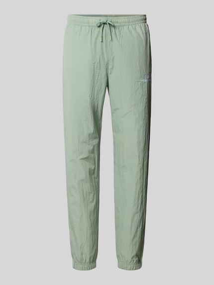 Produktfoto, Straight Fit Stoffhose mit Logo-Stitching Modell 'Nayla' von SERGIO TACCHINI für Herren in Mint, elastischer Bund mit Tunnelzug, elastische Beinabschlüsse, 77 cm Innenbeinlänge bei Größe M, feine Textur, matter Look.