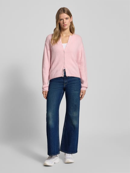 Vrouwenmodel draagt Wide Leg Jeans met 5-Pocket-Design model 'MIDDY' van Levi's®, blauwe denim, volledig lichaam vooraanzicht.