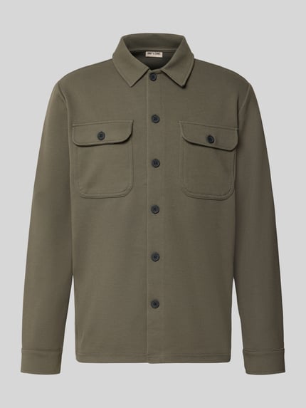 Produktfoto, Relaxed Fit Hemdjacke mit Viskose-Anteil Modell 'NEWKODYL' von ONLY in Olivgrün, matte Knöpfe, strukturierte Oberfläche