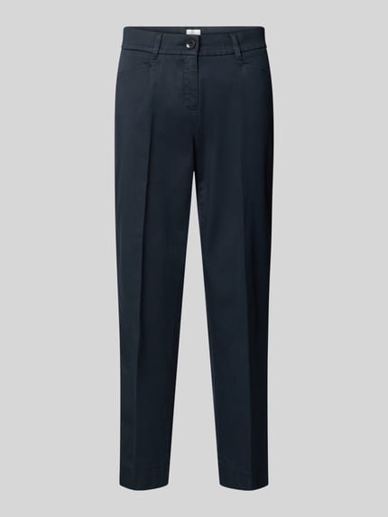 Produktfoto, navyblaue Straight Fit Stoffhose mit Lyocell-Anteil Modell 'Mara' von Brax, elastischer Baumwoll-Mix, Bügelfalten, verkürzte Passform, Eingriff- und Gesäßtaschen, Knopf- und Reißverschluss, glatte Oberfläche.