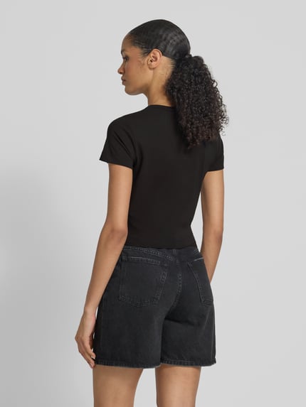 GUESS T-shirt z detalem z logo Czarny 5