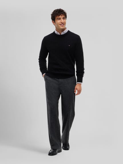 Tommy Hilfiger Sweter o kroju regular fit z czystej wełny owczej Czarny 1
