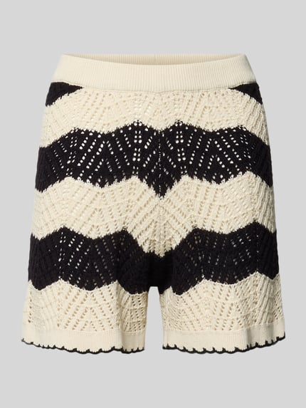 Produktfoto, Regular Fit Shorts aus reiner Baumwolle Modell 'GOLDEN COVE' von Vero Moda, wzór w paski, imitacja dzianiny, czarno-kremowe, elastyczny ściągacz, wykończenie dzianinowe