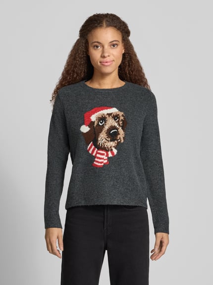 Frauenmodel trägt Rollkragenpullover mit Hundemotiv Weihnachten von ONLY in mehrfarbiger Strickoptik mit Motiv-Print, Rundhals, langarm, gerippte Abschlüsse, Ganzkörperansicht von vorne.