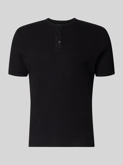 Produktfoto, T-Shirt mit kurzer Knopfleiste von REVIEW, Schwarz, Baumwoll-Mix mit Stretch-Anteil, Körpernaher-Schnitt, Feinripp, Rundhalsausschnitt