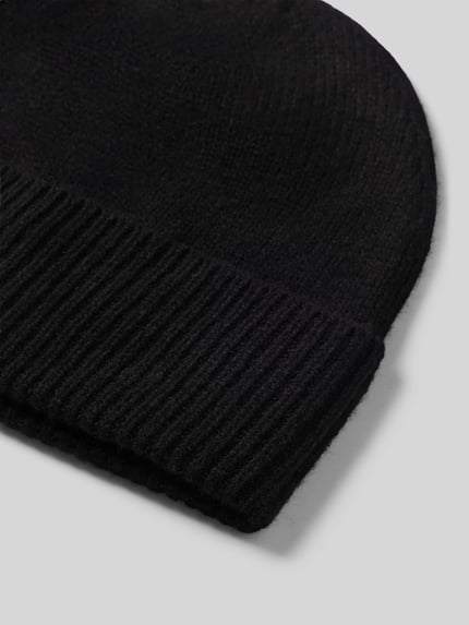 Produktfoto, Strickmütze aus reinem Kaschmir mit breitem Umschlag von Christian Berg Men, schwarze Farbe, feine und weiche Textur.