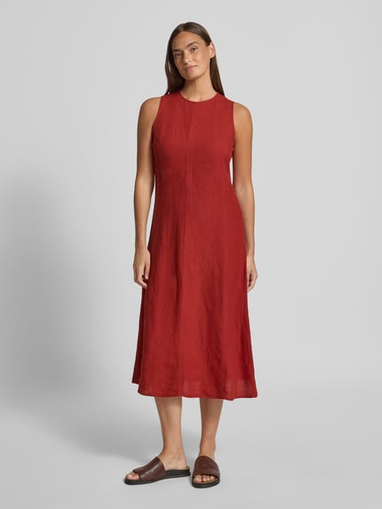 Kobiece model nosi Shaped Fit Freizeitkleid aus reinem Leinen von Marc O'Polo, efekt: jednolity kolor, długość midi, okrągły dekolt, bez rękawów, zamek błyskawiczny, materiał: len, widok całej sylwetki z przodu