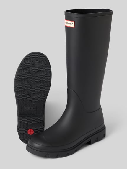 Produktfoto, Stiefel mit Logo-Detail von Hunter, czarny kolor, zaokrąglony krój, gładka faktura, profilowana podeszwa, wysokość obcasa 3 cm, wysokość cholewki 37 cm, szerokość w rozmiarze 40: 16 cm