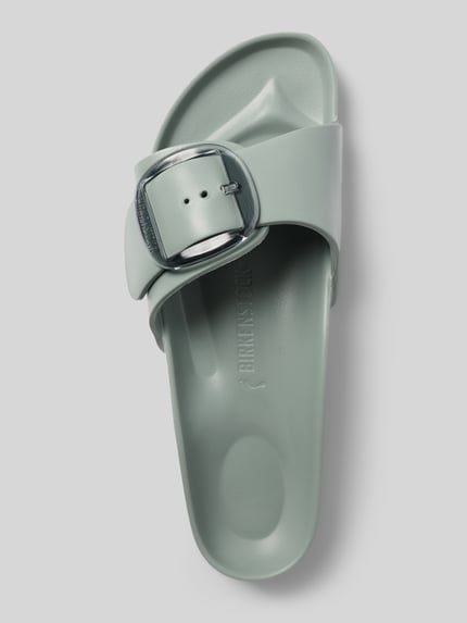 Produktfoto, sandaaltjes in comfortmodel model 'MADRID BIG BUCKLE EVA' van Birkenstock in lichtgroen met brede riempjes en doornsluiting, geprofileerde eva-profielzool, hakhoogte maat 40: 3 cm