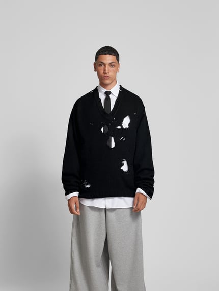 VETEMENTS Sweter z głębokim dekoltem w serek Czarny 4