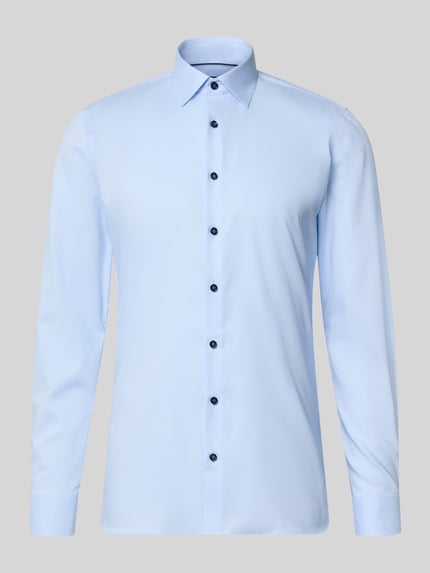 Produktfoto, hellblaues Super Slim Fit Businesshemd aus Baumwoll-Mix von OLYMP No. Six, glatte Oberfläche, neutrale Studioaufnahme