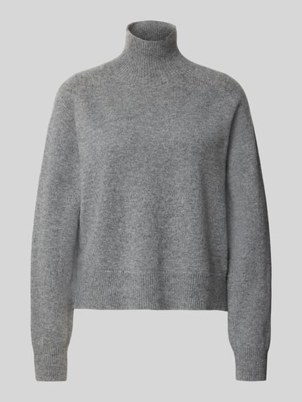 Produktfoto, grijze gebreide pullover met opstaande kraag, regular fit, puur katoen, Model 'LYZIMA' van DRYKORN, ruglengte maat S 51 cm, mouwlengte maat S 61 cm