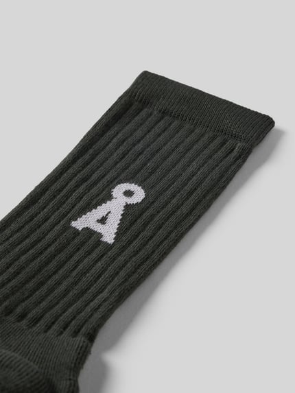 Productfoto, uniseks Sokken uit katoenmix model 'SAAMUS BOLD' van Armedangels, effen zwart met geribde boord, labeldetail, stretchmateriaal.