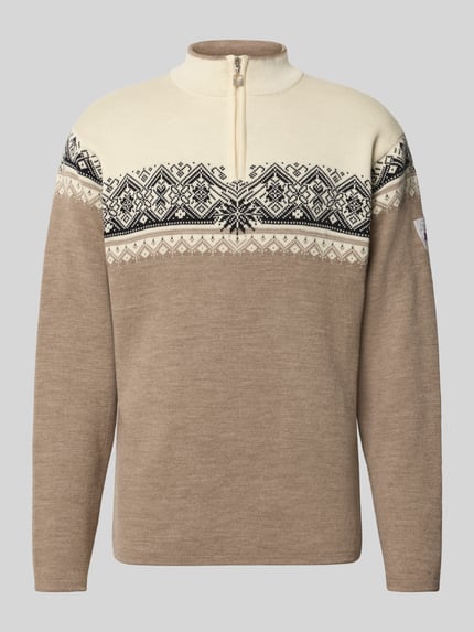 Produktfoto, Wollpullover mit Troyer-Kragen Modell 'Moritz' von Dale of Norway aus reiner Wolle in Beige und Creme mit Norwegermuster, gerader Schnitt, sichtbares Label-Detail, Rückenlänge 72 cm, Ärmellänge 64 cm