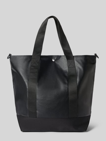 Produktfoto, Handtasche mit Label-Detail Modell 'Arizona' von Carhartt Work In Progress im Material-Mix mit Viskose-Anteil, schwarze Farbe, sichtbarer Tragehenkel, Hauptfach mit Druckknopfverschluss, Struktur matt und glatt.