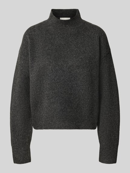 Produktfoto, Turtleneck-Pullover mit Woll-Anteil und Rundhalsausschnitt von Neo Noir, dunkelgrauer Strick, gerader Schnitt, gerippte Abschlüsse