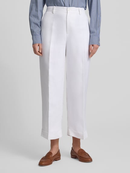 Frauenmodel trägt Loose Fit Stoffhose aus Leinen-Viskose-Mix Modell 'SENDON' von Lauren Ralph Lauren in Weiß, Ganzkörperansicht von vorne