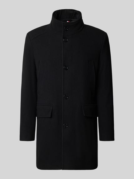 Produktfoto, schwarzer Regular Fit Kurzmantel mit Stehkragen von HECHTER PARIS, mit Knopfleiste und Pattentaschen, glatte Textur