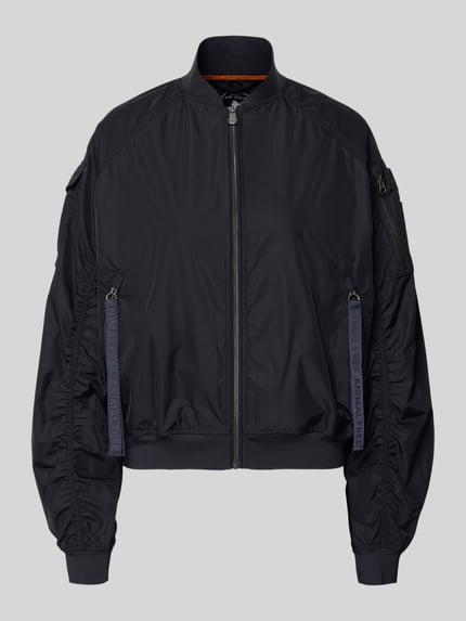 Produktfoto, zwarte Bomberjack met ritssluiting, opstaande kraag en ritszakken, model 'LIL' van SAVE THE DUCK, materiaalmix met stretch, regular fit, damesspecifieke maten en textuurdetails