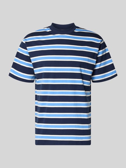 Produktfoto, Regular Fit T-Shirt mit Rundhalsausschnitt von Casual Friday, reine Baumwolle, blau-weiß gestreift, kurzärmelig, Rückenlänge 74 cm in Größe M