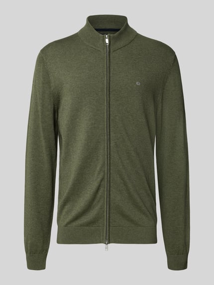 Produktfoto, zielona Strickjacke mit Reißverschluss von Christian Berg Men, bawełna bio, luźny krój, stójka, prążkowane wykończenia, detal z logo.