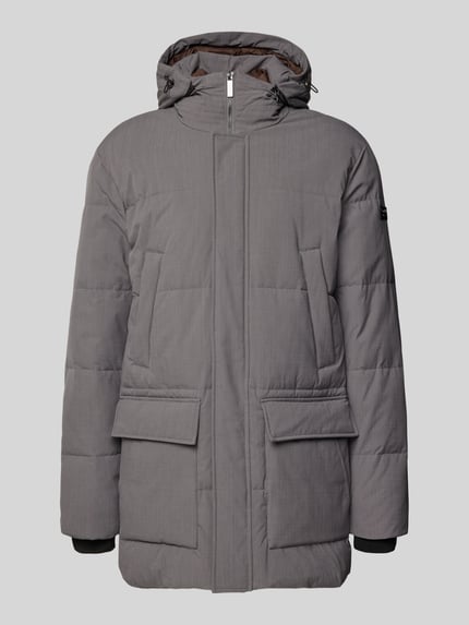 Produktfoto, grauer Parka mit Kapuze von bugatti, Regular Fit, Stehkragen, verdeckter Reißverschluss, Pattentaschen, feine Steppstruktur