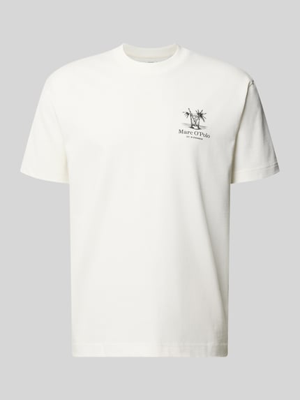 Produktfoto, weißes Relaxed Fit T-Shirt aus reiner Baumwolle von Marc O'Polo, schwarzer Print vorne, glatte Struktur, Herren T-Shirt