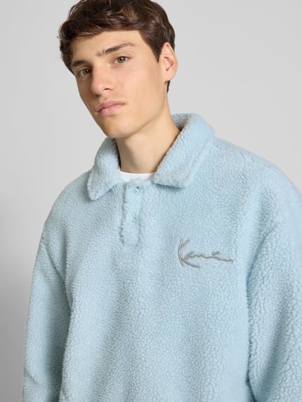 Karl Kani Teddyfell Sweatshirt mit Umlegekragen und Knopfleiste Hellblau 3